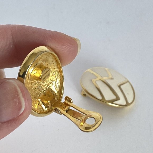 Vintage Cream Enamel Geometric Gold Tone Metal Clip On Earrings Retro 80s - Picture 5 of 9
